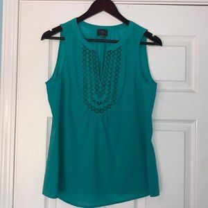 MARKET & SPRUCE Green Sleeveless Blouse w/ Embroidery Size Medium